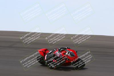 media/Apr-10-2022-SoCal Trackdays (Sun) [[f104b12566]]/Bowl (11am)/